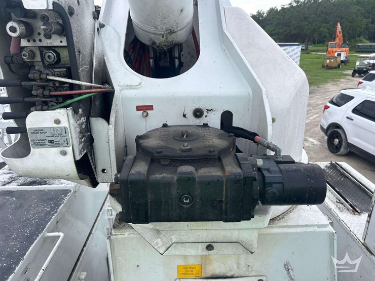2016-freightliner-m2-106-image-41