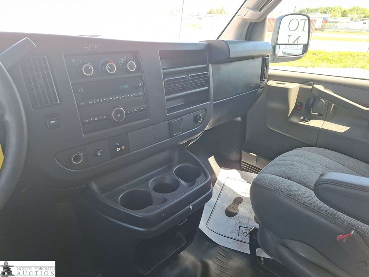 2017-gmc-savana-cargo-van-image-14