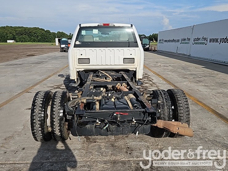 2017-ford-f550-image-13