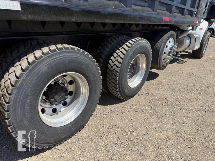 2005-peterbilt-335-image-47