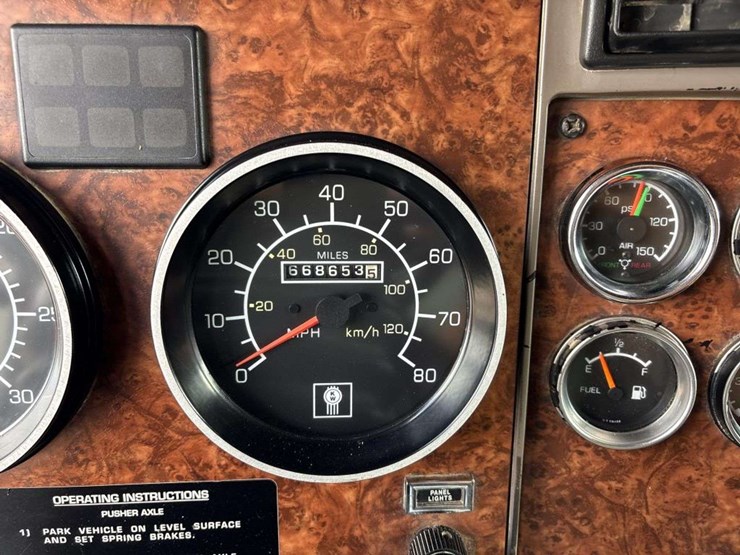 2004-kenworth-t800-image-18