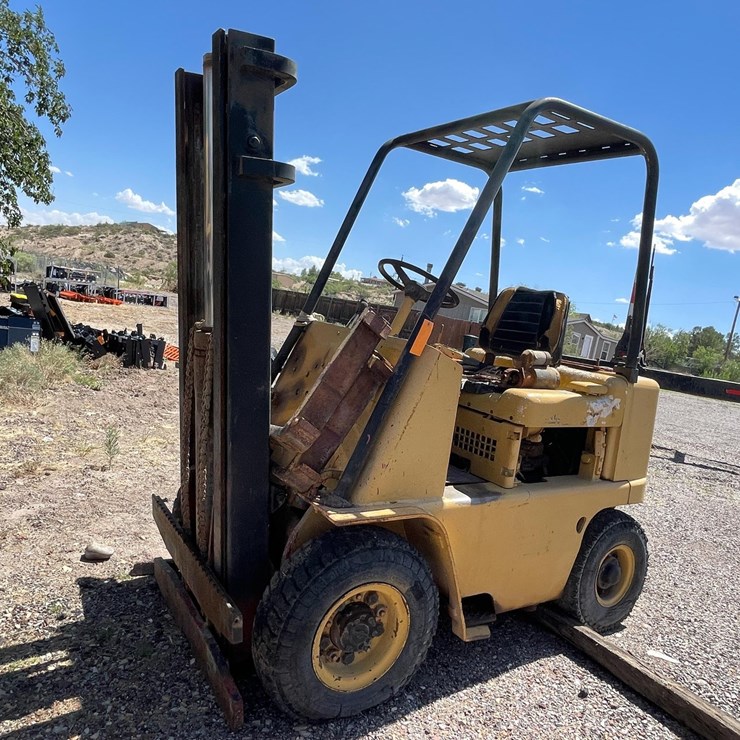 #2002 • V30B Forklift