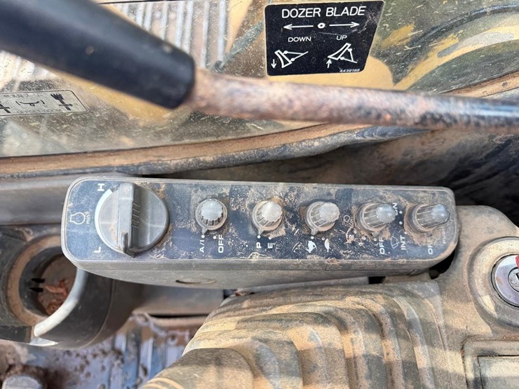 deere-80c-image-25