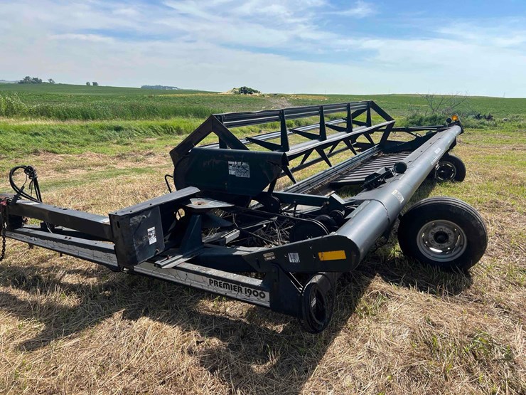 1994-premier-1900-pull-type-windrower-image-1