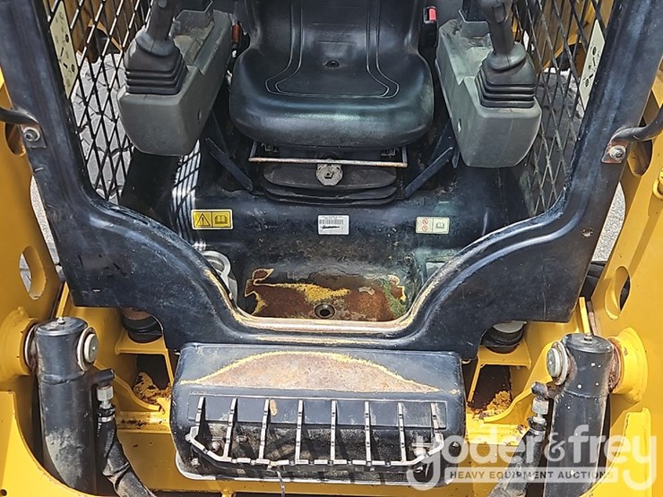 2022-caterpillar-232d-image-24