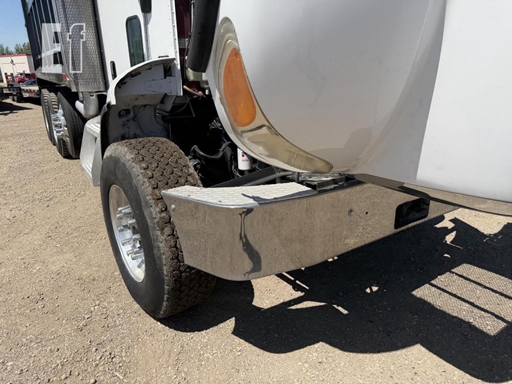 2005-peterbilt-335-image-35
