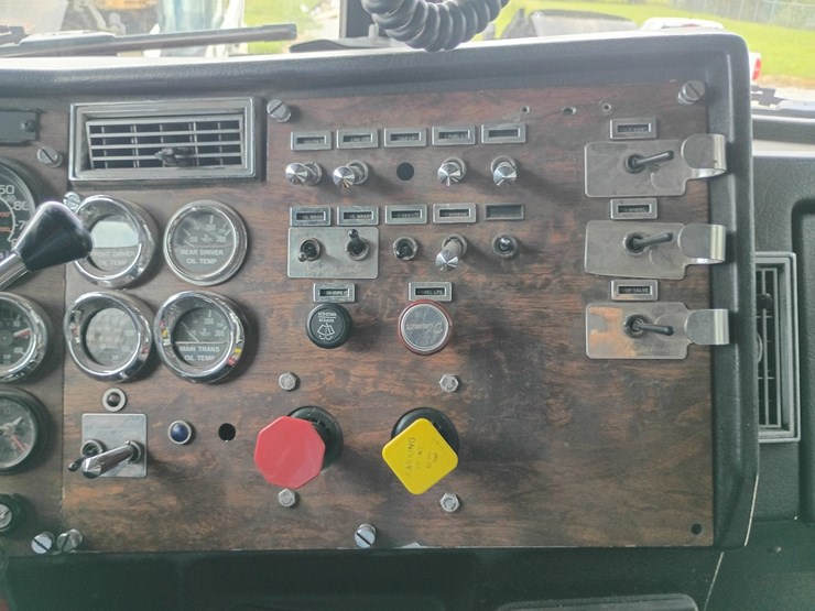 #21636-•-1997-peterbilt-379-semi-sleeper-truck-image-45