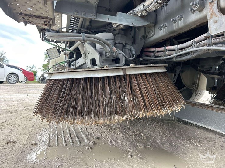2019-freightliner-m2-106-image-22