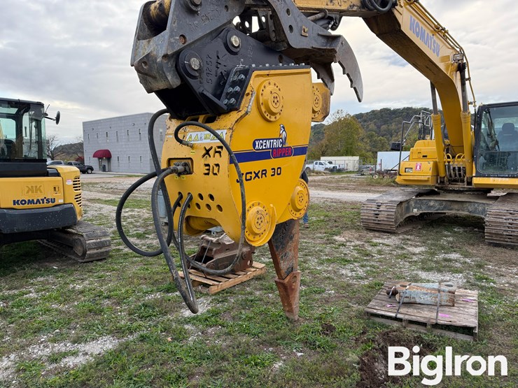 2014-komatsu-pc220-image-15