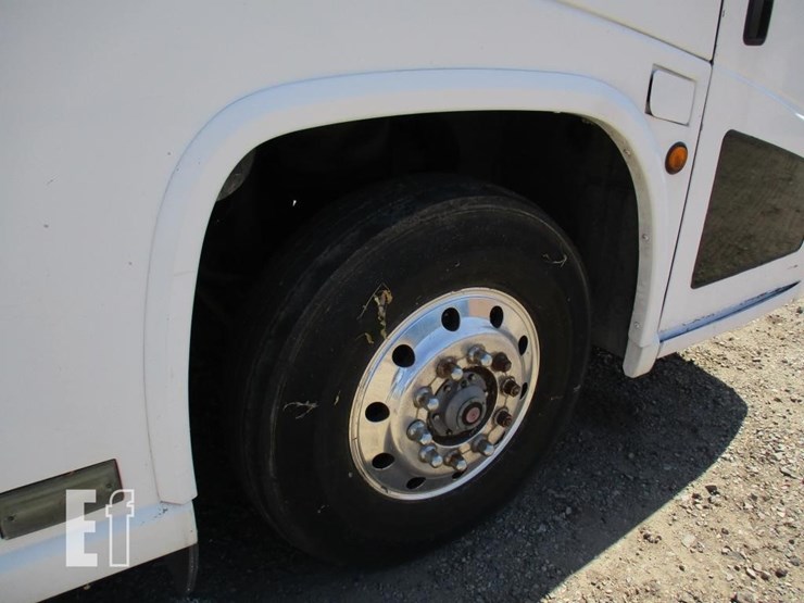 1999-mci-e4500-image-25