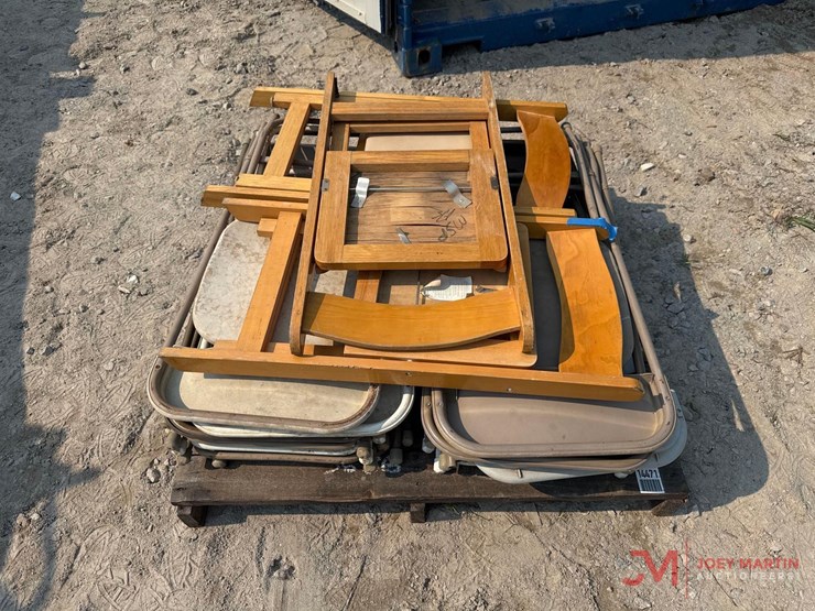 pallet-of-various-event-chairs-image-1