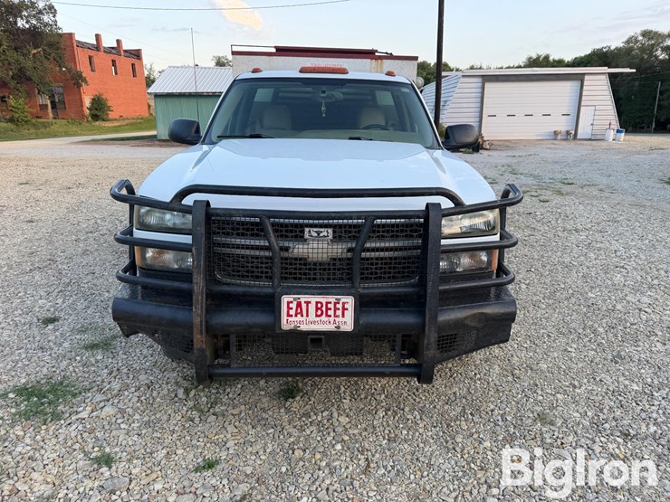 2005-chevrolet-3500-image-2