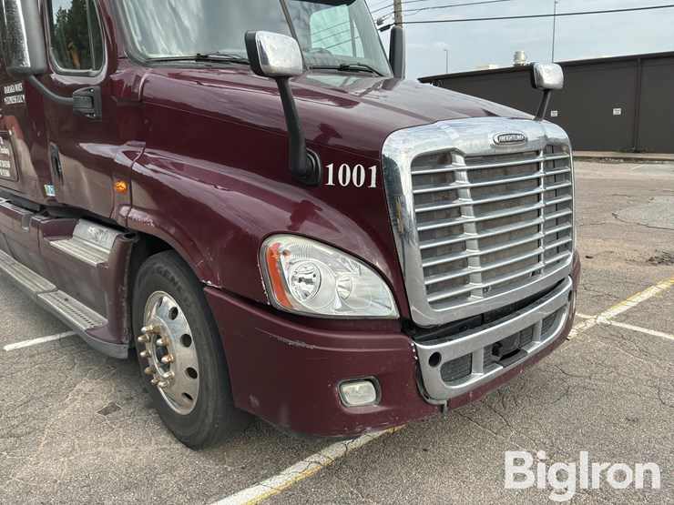 2014-freightliner-cascadia-125-image-14