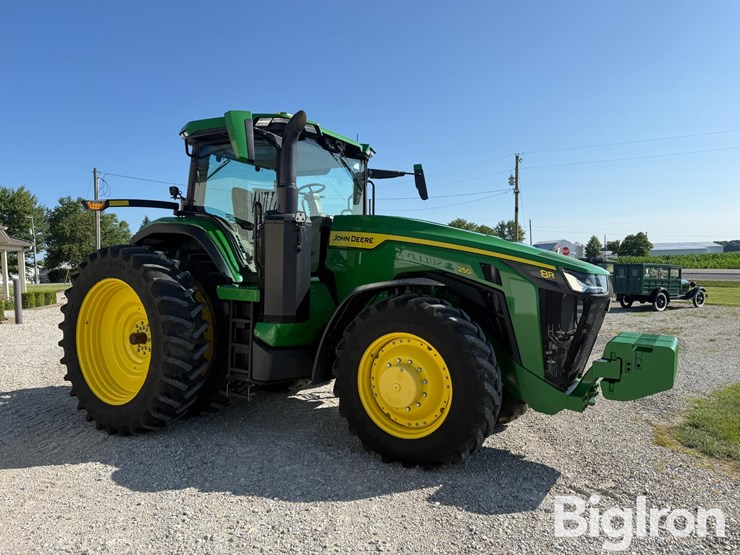 2025-john-deere-8r-250-image-3