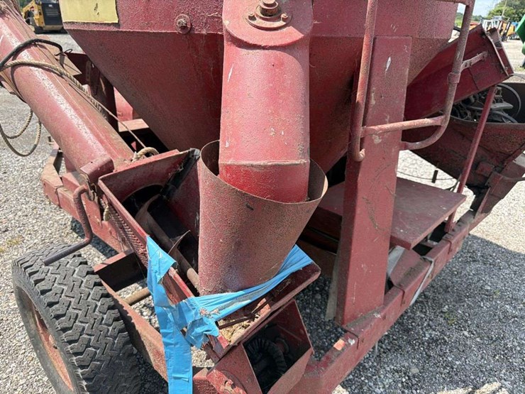 1966-farmhand-feed-grinder-with-corn-sheller-image-17