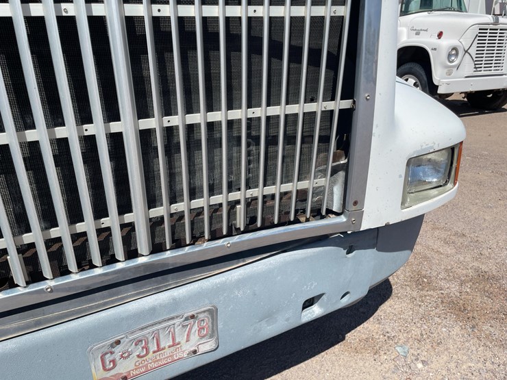 #2251-•-1992-international-eagle-f9400-tractor-truck-image-4