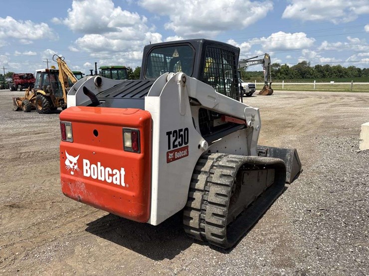 bobcat-t250-image-3