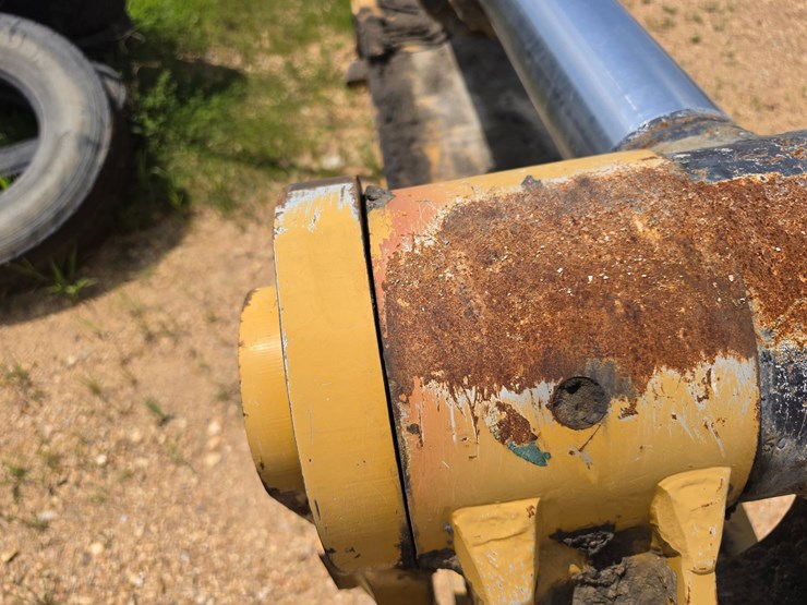 2023-caterpillar-374-image-145