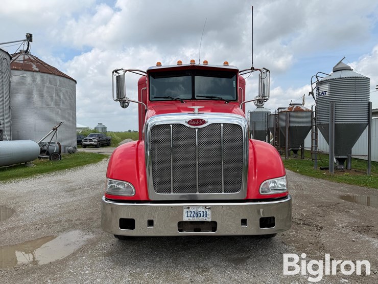 2010-peterbilt-384-image-2