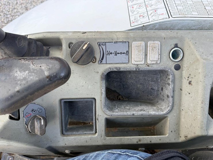 2017-bobcat-e32i-image-25