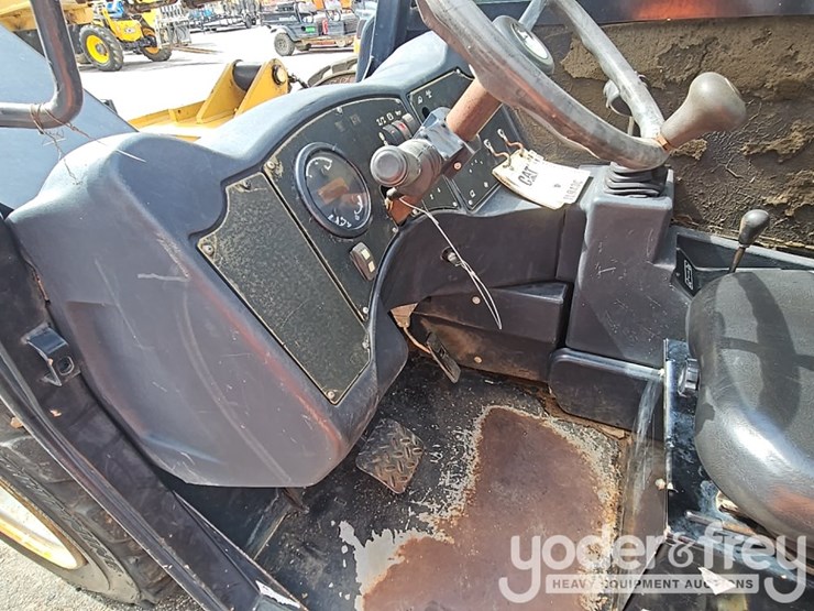 2015-caterpillar-tl943c-image-35