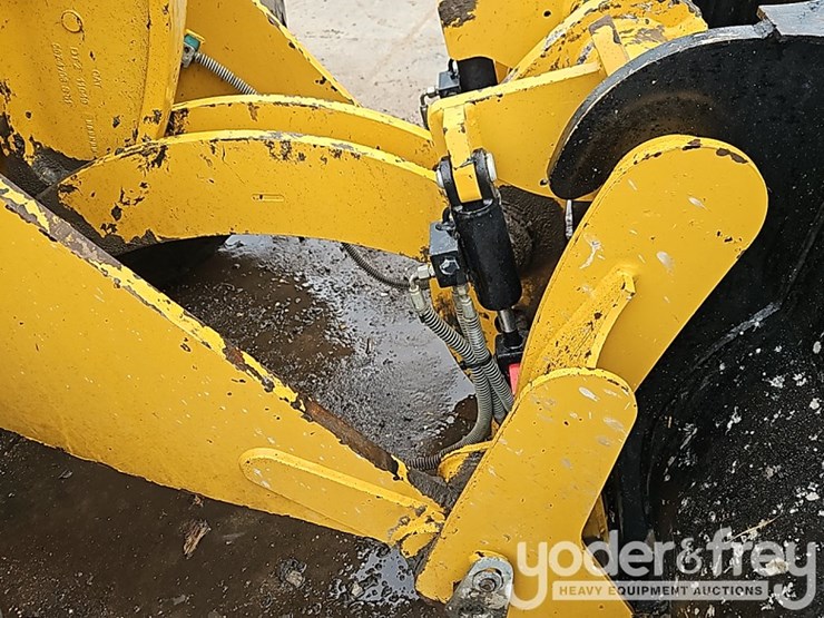2023-caterpillar-920-image-14