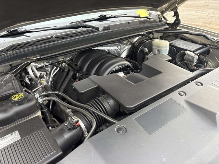 2016-chevrolet-suburban-image-13