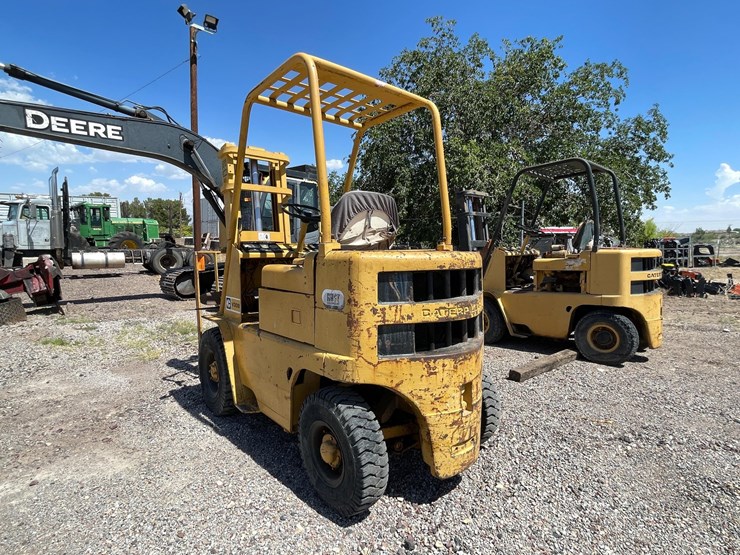 #2001-•-v30b-forklift-image-42