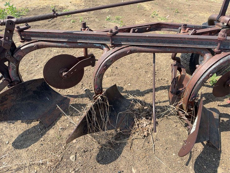 mccormick-deering-four-bottom-pull-tyle-mold-board-plow-image-13