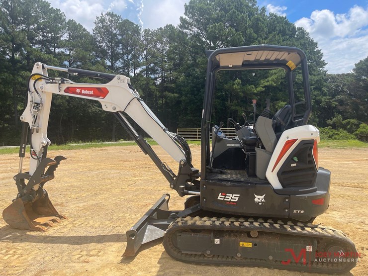2025-bobcat-e35-r2-series-mini-excavator-image-2