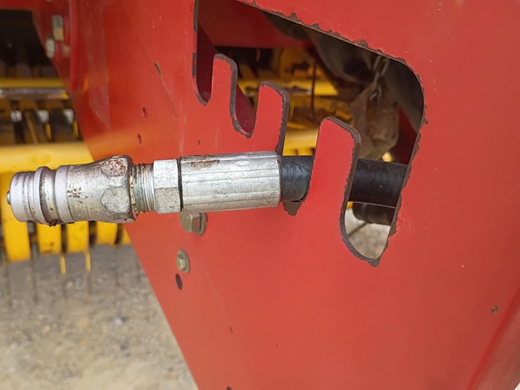 new-holland-br7070-image-11