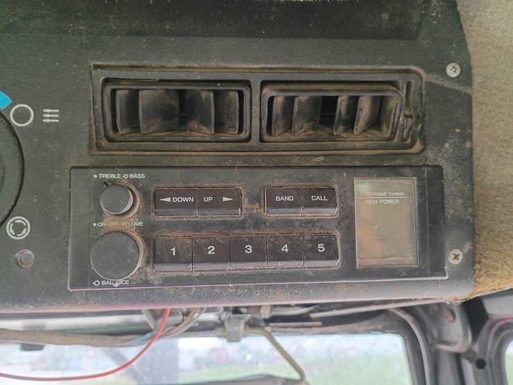 1998-case-ih-4210-image-44