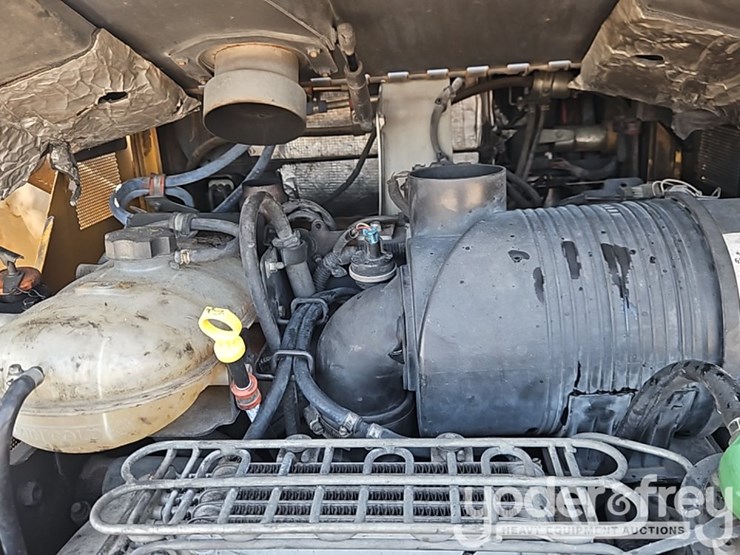 2021-deere-331g-image-23