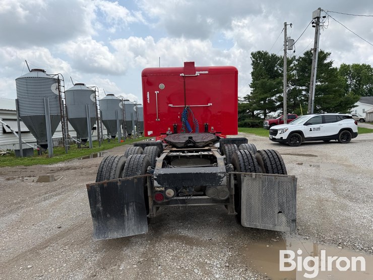 2010-peterbilt-384-image-6
