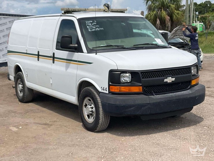 2014-chevrolet-express-2500-image-2