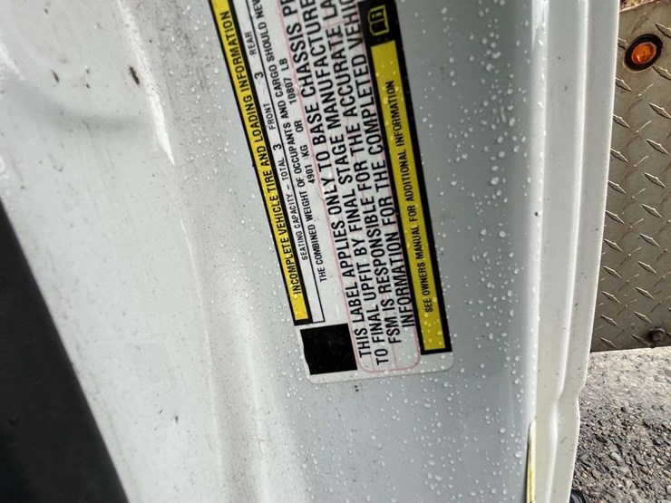 2016-ram-5500-bucket-truck-image-55