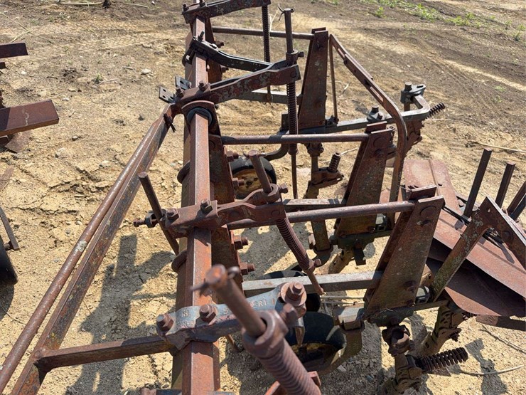international-harvester-461-fast-hitch-cultivator-image-10