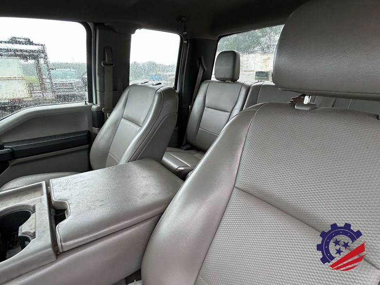 2017-ford-f550-xl-image-37