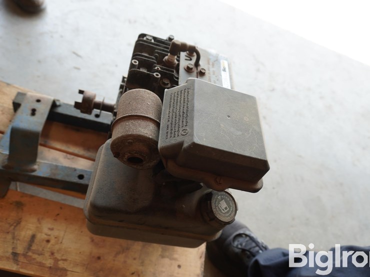 briggs-&-stratton-3-hp-gas-motor-image-13