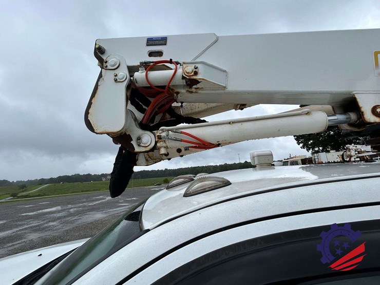 2016-ram-5500-bucket-truck-image-37