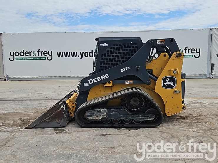 2022-deere-317g-image-3