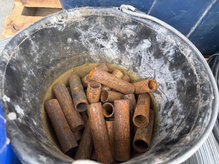 skid-of-fencing-tools-and-miscellaneous-items-image-8