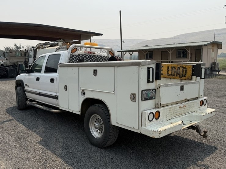 2002-chevrolet-silverado-2500hd-image-3