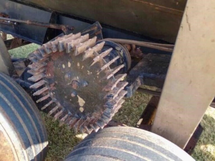 adams-ground-driven-fertilzer-spreader-image-9