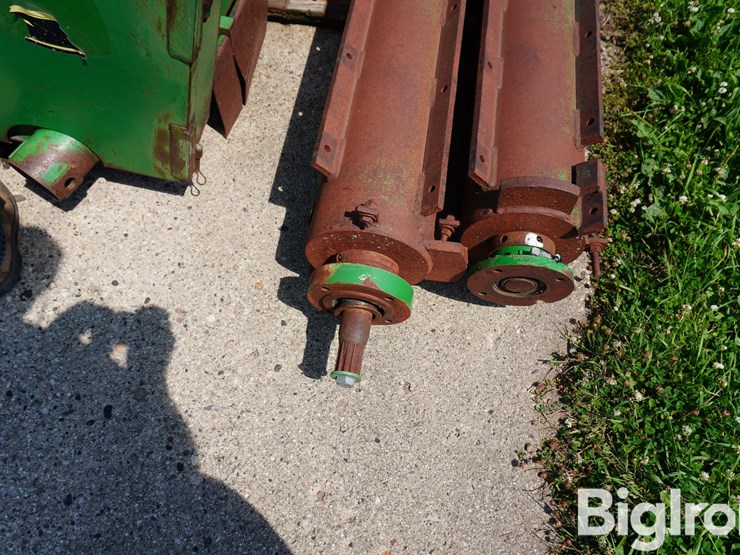 john-deere-220-image-15