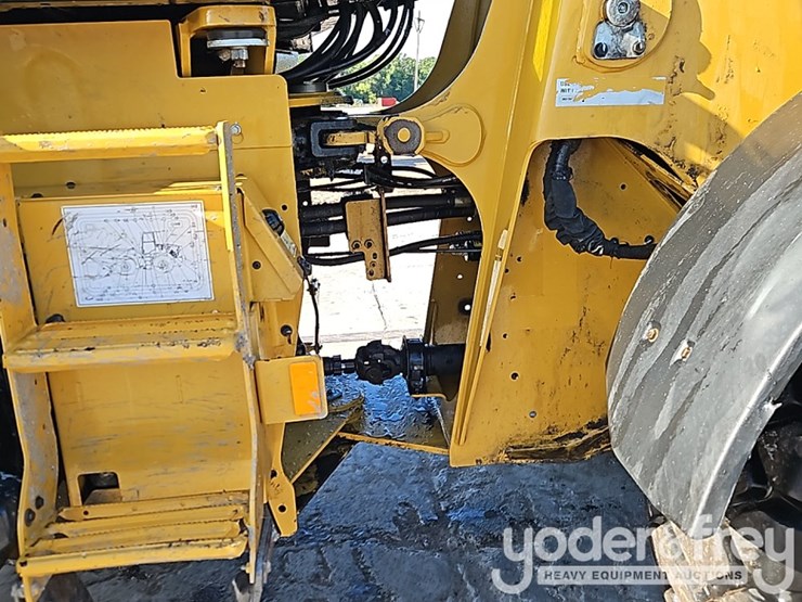2023-caterpillar-920-image-9