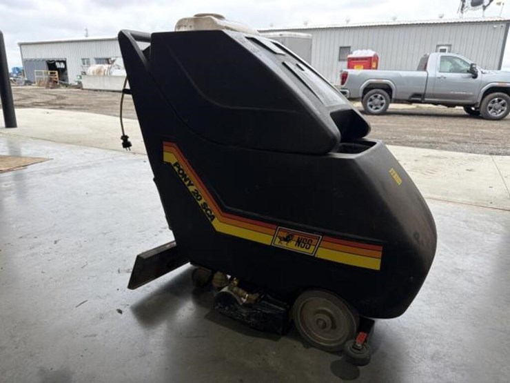 pony-20-sca-commercial-floor-scrubber-image-3