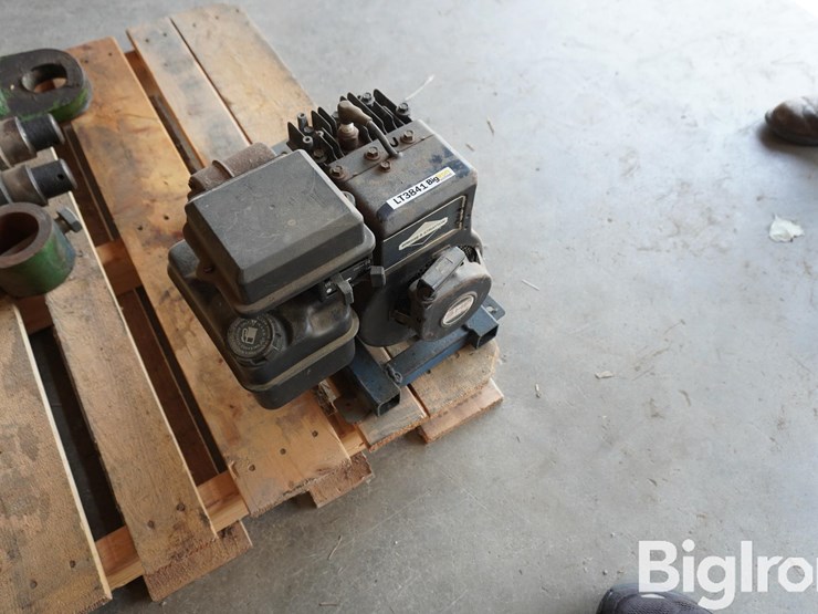 briggs-&-stratton-3-hp-gas-motor-image-3