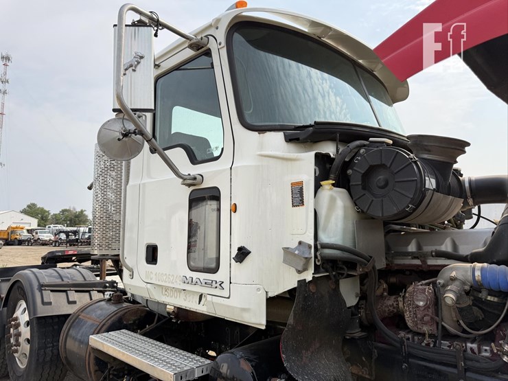 2012-mack-pinnacle-chu613-image-51