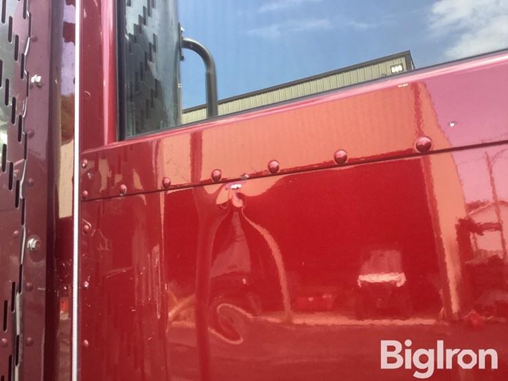 2014-peterbilt-389-image-14